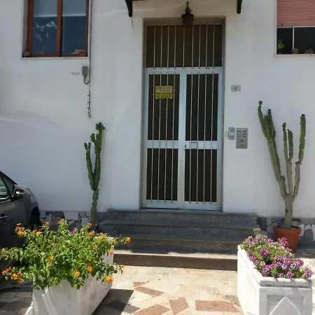 Vicino Al Mare Apartment *